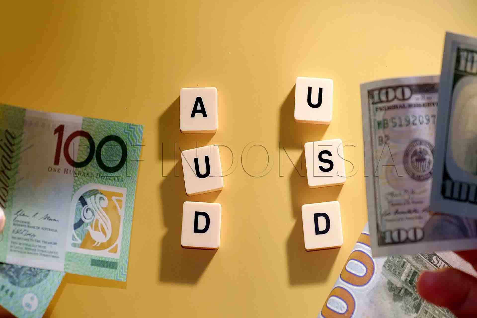 Dolar Australia tetap menguat meski Dolar AS menguat, tunggu Risalah FOMC